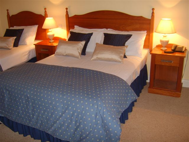 Tudor House Lounge Bar & Accommodation